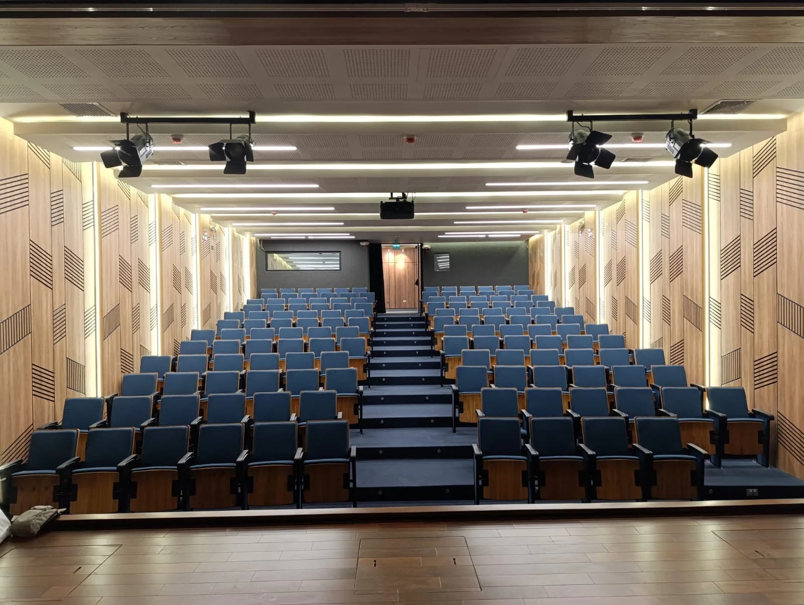 Auditorio Universidad Catolica San Pablo - 2